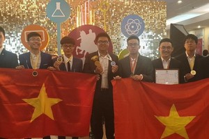 圖為我國參加2019年第四次莫斯科國際奧林匹克競賽的 8 名學生團隊。（圖源：明翠）