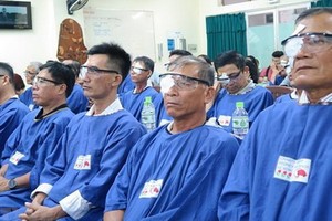 市貧窮病人輔助會主席陳成隆：22年來，市貧窮病人輔助會已募捐並給60萬名白內障貧窮病人免費施手術，讓他們重見光明。（圖源：越通社）