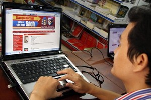 讀者上線選購電子書。（示意圖源：互聯網）