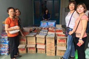 平西市場商販於日前組團前往第一兒童醫院舉辦”情滿中秋”活動。