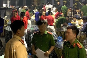 職能力量對386酒吧進行突擊檢查時現場。（圖源：警方提供）