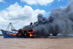 BT 94572TS號漁船火警現場圖。（圖源：北平）