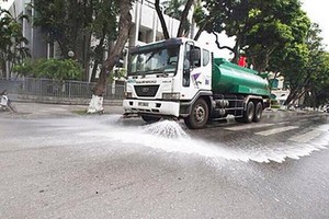 22號國道路面清潔工作現場一瞥。（圖源：玉成）