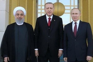 魯哈尼、埃爾多安及普京合照。 （圖源：互聯網）