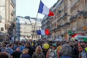 9月21日，“黃背心”運動第45週，大量示威者湧上巴黎街頭。（圖源：IC Photo）