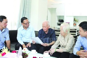 本市幹部團前往探望中央和市委民運處原領導。