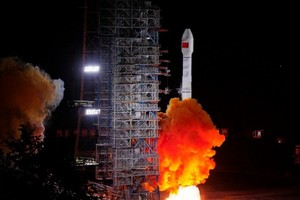 當日5時10分，中國在西昌衛星發射中心用長征三號乙運載火箭，，以“一箭雙星”方式成功發射第47、48顆北斗導航衛星。（圖源：新華社）