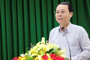 市委檢查委員會主任阮文孝在監管幹部工作和反腐工作專題培訓班開課儀式上致詞。（圖源：市黨部新聞網）