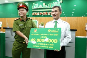 公安機關辦理手續交給阿泰。（圖源：TTO）