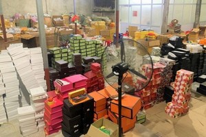 職能力量查獲的私貨倉庫。