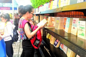 讀萬卷書行萬里路。