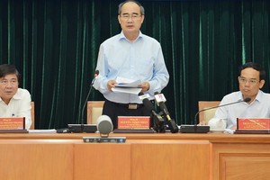 市委書記阮善仁（中）發表指導意見。（圖源：越勇）