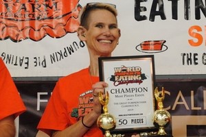 斯凱勒勝出競食比賽。（圖源：互聯網）