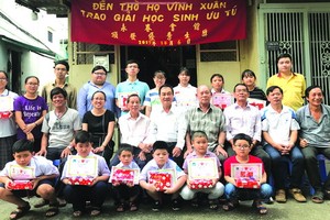 各優秀子弟與各代表和理事同仁留影。