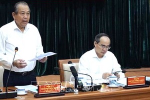 政府常務副總理張和平（左）在會上發言。（圖源：越通社）