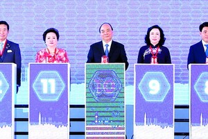 政府總理阮春福（中）出席智慧城市動工儀式。（圖源：越通社）