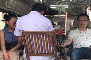 許多台商參加捐血公益活動。