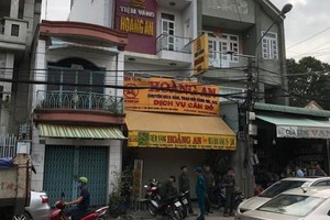 公安和職能力量勘查現場收集證據為調查工作服務。（圖源：香芝）