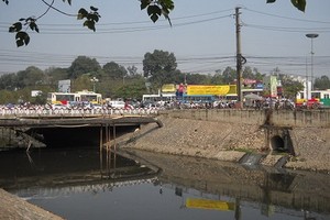 如今的烏裘曳。