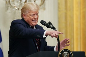 2019年10月2日，特朗普與芬蘭總統在白宮舉行記者會，被追問有關彈劾調查的問題時表示憤怒。（圖源：Getty Images）