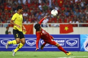 光海(紅衣)破門剎那。（圖源：互聯網）