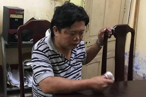 被扣押在公安派出所的殺人嫌犯。（圖源：警方提供）