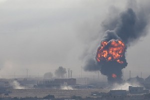 敘邊境城鎮爆炸升起巨大火球。（圖源：互聯網）