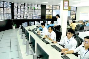 本市智能交通監察、調度中心有助監察交 通、調度交通信號、提供交通資訊和輔助處理 違反交規的行為。