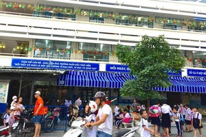 課室樓擺掛盆景不確保學生安全。