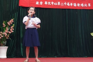 許桐桐同學在演唱。