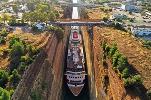 運河剛好可容納郵輪通過。（圖源：互聯網）