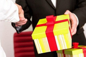 2019年肅貪工作報告，有24人上繳禮物，總值為4億2100萬元。（示意圖源：田升）