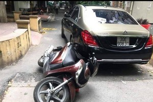 超級豪華轎車與機車碰觸後引起肇事司機毆打他人的事發現場。（圖源：田升）