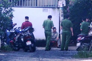 警方在案發現場進行勘查取證。（圖源：春團）