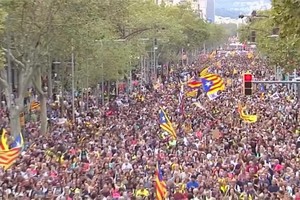 西班牙加泰羅尼亞地區發生大規模抗議和騷亂，形勢日趨緊張。（圖源：互聯網）