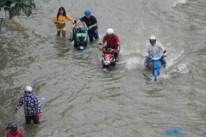 上月底潮汛大高漲時的第七郡陳春纂街一片汪洋。（圖源：嘉明）