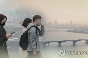 據韓國國際廣播電台報導，預計22日韓國首都圈霧霾指數將達“嚴重”級別，21日相關地區啟動預備減排措施。（圖源：韓聯社）