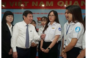 為大中學生學習鍛煉創造條件