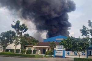 火警現場濃煙衝天。（圖源：PLO）