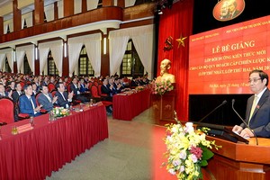 中央組織部長范明政在黨第十三屆戰略級規劃幹部新知識培訓班結業典禮上致詞。（圖源：孟勝）