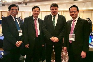 越南駐世界氣象組織常務代表陳鴻泰（右一）獲選為亞洲第二區域氣象協會(RA II)副主席。