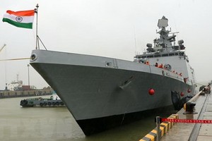 印度海軍“薩亞德里號”導彈巡防艦抵達峴港市仙沙港。（圖源：越通社）  