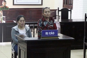 出庭受審的兩名被告人陳氏垂香（左）及周氏碧紅。（圖源：T.Long）