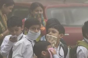 印度媒體11月1日報導稱，首都已經於週五宣佈關閉所有學校，直到2019年11月5日，原因是空氣質量惡化和污染進入“緊急級別”。（圖源：互聯網）