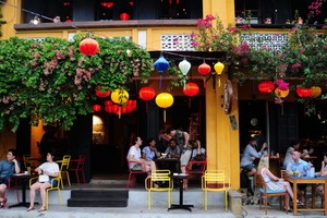 會安古埠白騰街一間商店。