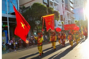 華人同胞為本市發展不懈努力
