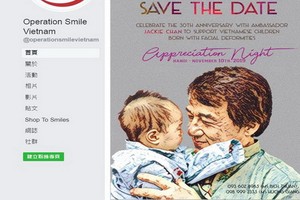 香港巨星成龍參加“微笑越南行動 30 週年”