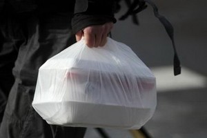 日本政府基本決定，將於2020年7月1日起，實施有償提供塑料袋的規定，規定要求所有零售商店在提供塑料袋時都須收費。（示意圖源：互聯網）