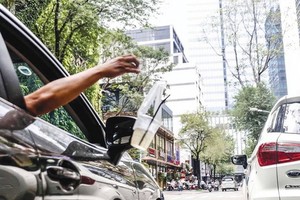 亂丟垃圾者應被罰公益勞動。