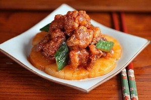 菠蘿咕嚕鴨。（圖源：互聯網）